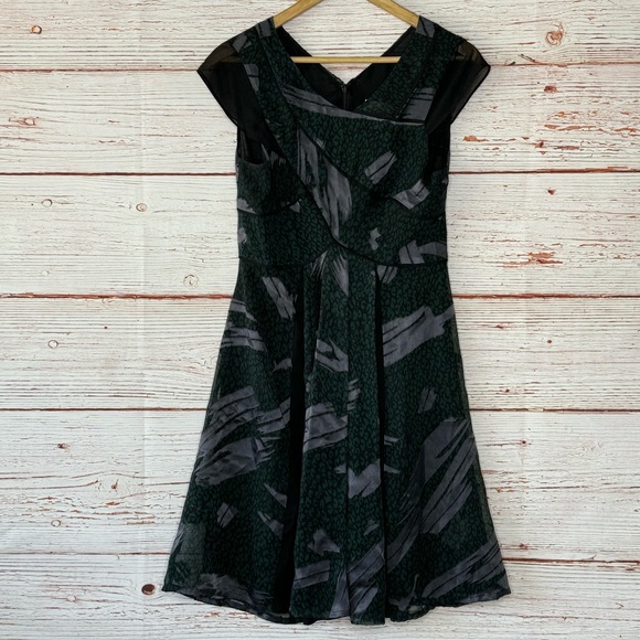 Reiss Loretta Chiffon Flutter Sleeve Dress Green and Black Sz 6 - Picture 4 of 14